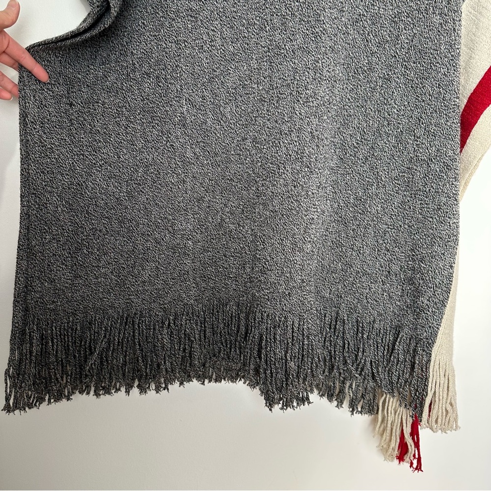Roots Cabin Hooded Poncho Marled Gray Cabincore Cozycore Goblincore Hobbit Wrap - Picture 4 of 8